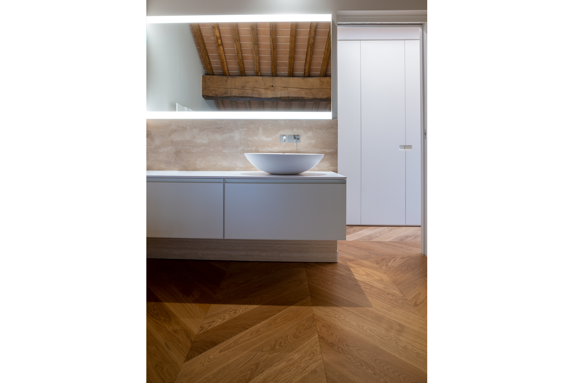 Antico Asolo 2-layers Collection Herringbone 45° European Oak Select, brushed varnished