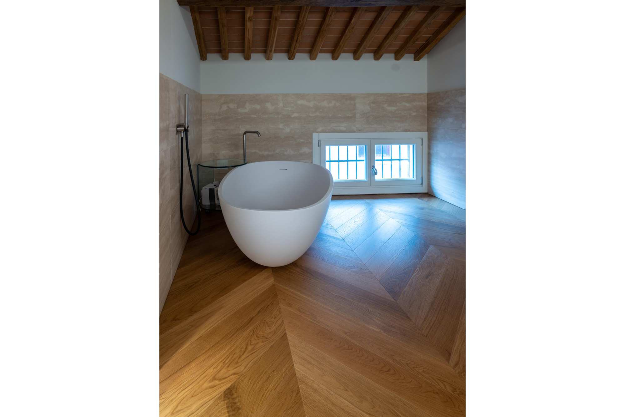 Antico Asolo 2-layers Collection Herringbone 45° European Oak Select, brushed varnished